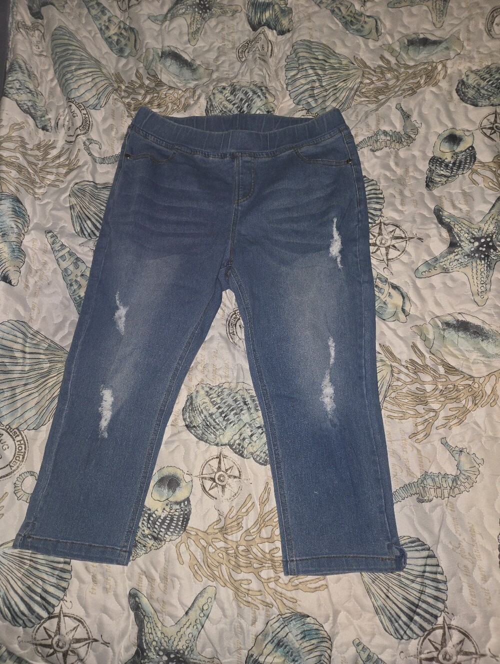 NWOT Pull On Capris L